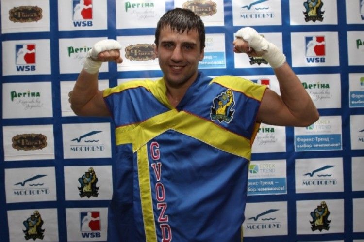 Хотів «забити» нашого Гвоздика, але травмував руку
