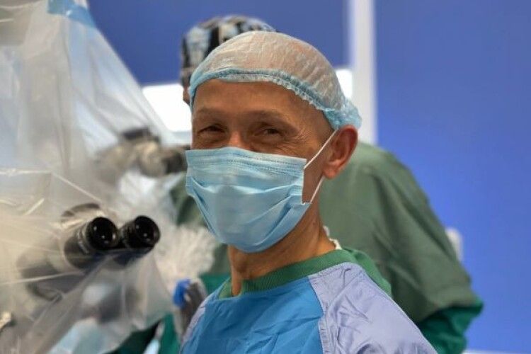 Відомий польський оториноларинголог повернув слух захиснику України