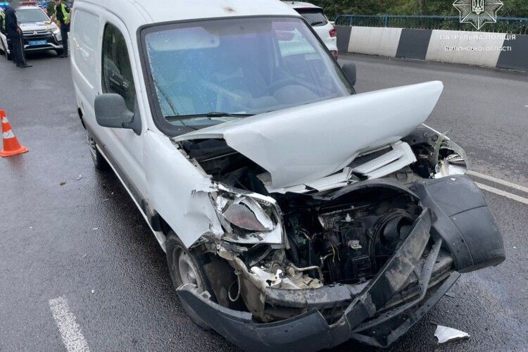 У Луцьку сталася аварія за участю кількох автомобілів (Фото)
