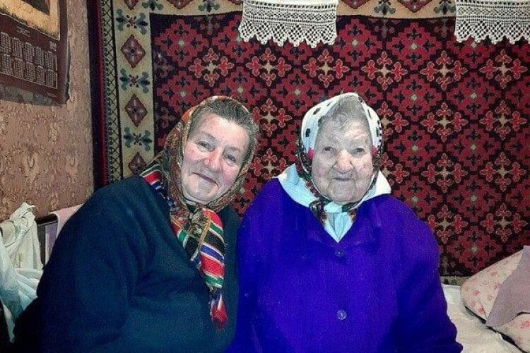 Під Чорнобилем 99-річна Марія Чала досі п'є воду з місцевої криниці та готується до ювілею