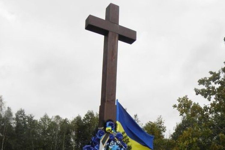 У Хотешові відкрили монумент на честь бійців УПА