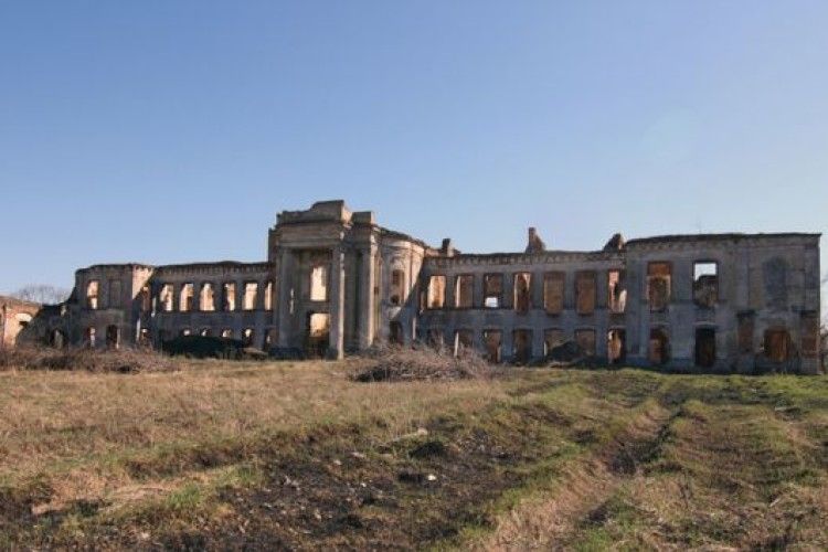 На Хмельниччині руйнується палац польських королів, де бували імператорські особи 