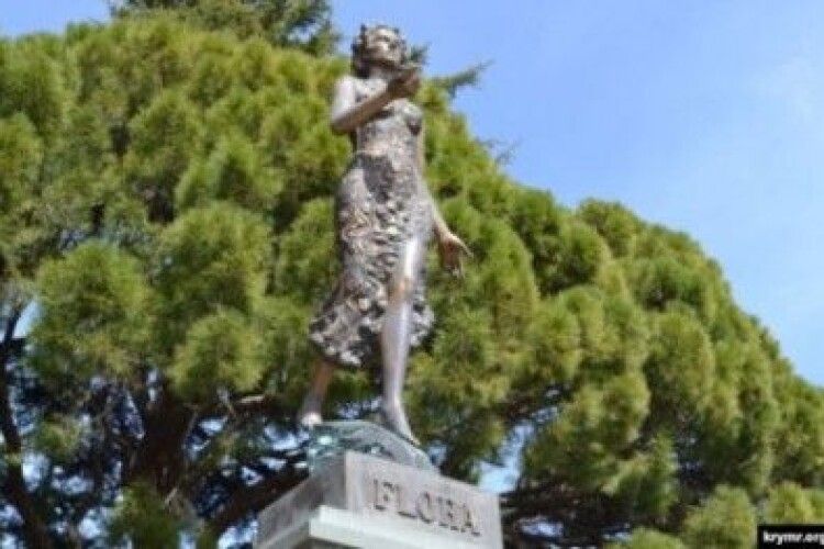 В окупованому Криму статую богині Флори замінять бюстом Ілліча