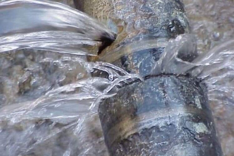 Просять обмежити скидання стічних вод: у Ковелі - велика аварія на колекторі