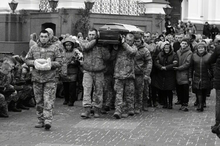 Сьогодні у Луцьку провели в останню дорогу двох військовослужбовців