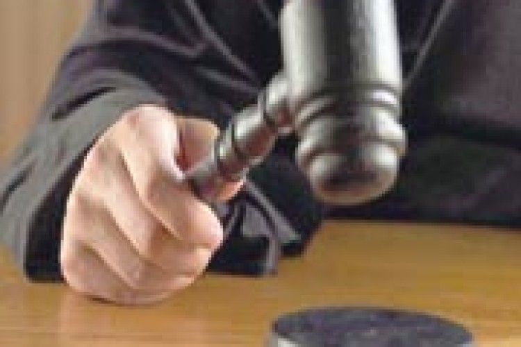 З ЛАВИ ПІДСУДНИХ І ЗОЛОТІ ГОРИ ПООБІЦЯЮТЬ