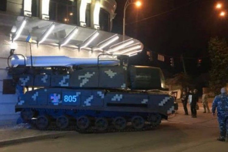 У Києві зенітна установка «Бук» врізалася у бізнес-центр 