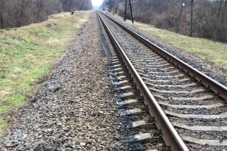 Внаслідок ворожої атаки затримуються потяги Укрзалізниці 