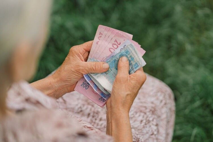 Кому з українців у липні доплатять пенсію