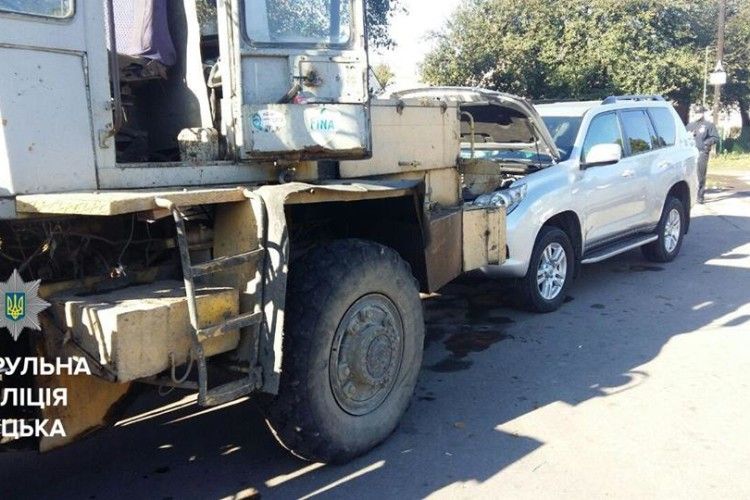 Вантажівка в’їхала в позашляховик