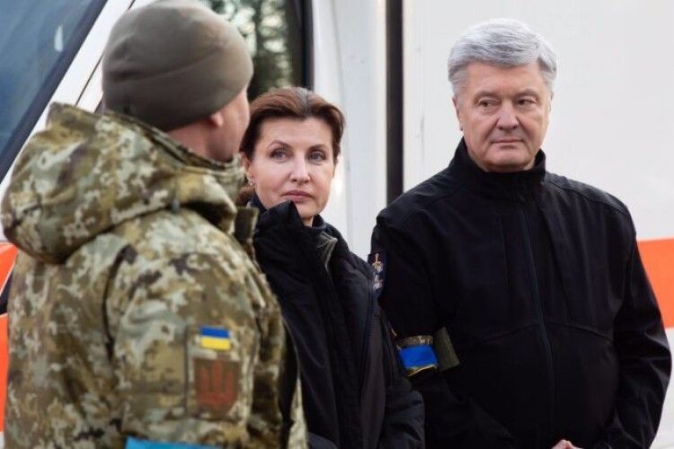 На прохання Марини Порошенко громада з Тюрингії передала три карети швидкої допомоги для військового шпиталя у Києві