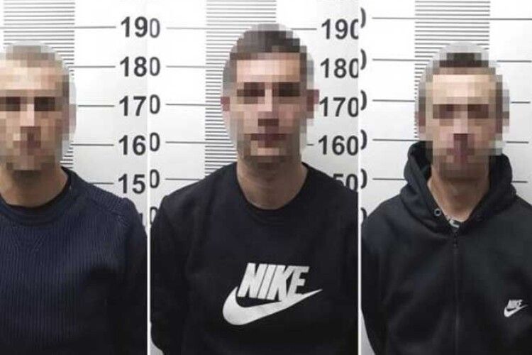 У Рівному троє парубків зв’язали та обікрали бабусю