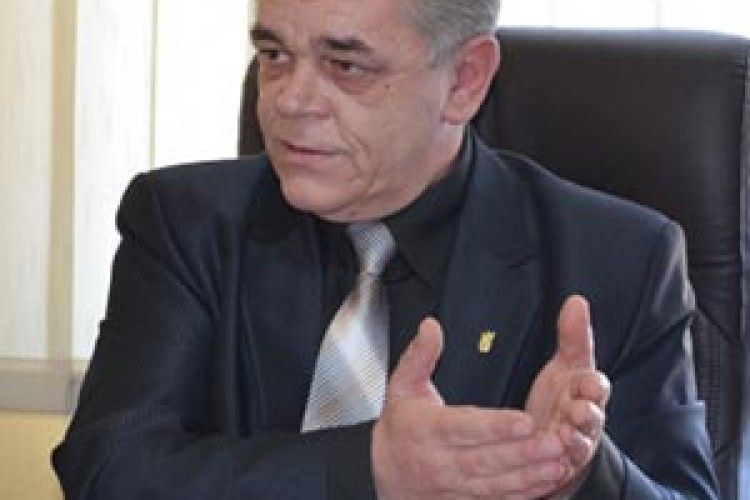 КОНСТИТУЦІЮ НЕ ПЕРЕПИСУЮТЬ ПІД ДИКТОВКУ ТЕРОРИСТІВ*