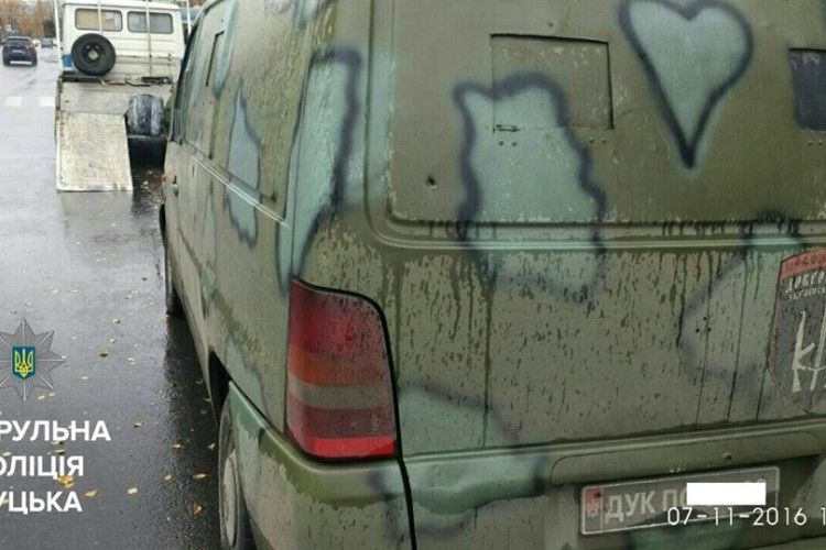 Луцькі патрульні: «Правий секторе», – ти не правий…
