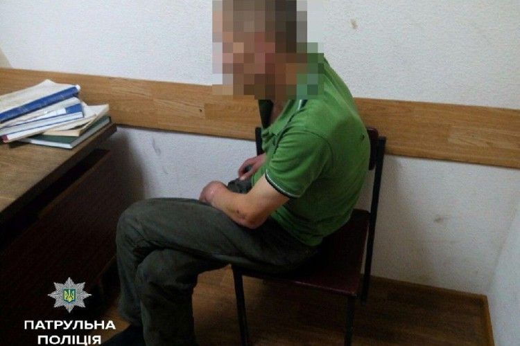 Б’є, знущаеться, обкрадає – рівняни потерпають від власного 30-річного сина