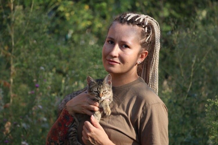 Змінили світське життя на окопи: волинянка разом з коханим захищають Україну під Бахмутом