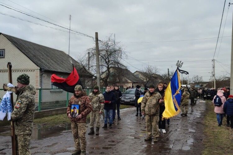 У Ківерцях провели в останню путь захисника України Євгенія Солоненка