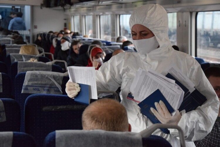 Прикордонники за тиждень оформили 11 евакуаційних потягів (Відео)