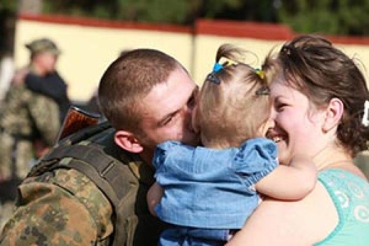 ЛЮБЛЮ, НЕ ЗАБУДУ — ЛИШ НЕ ЗГИНЬ У ТАНКУ…