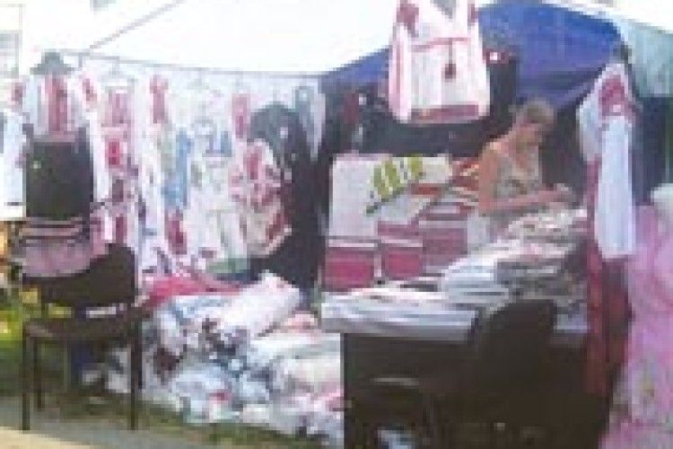 РЕКОМЕНДУЮ ВИШИВАНКУ: ВОЛИНСЬКУ, А НЕ КИТАЙСЬКУ