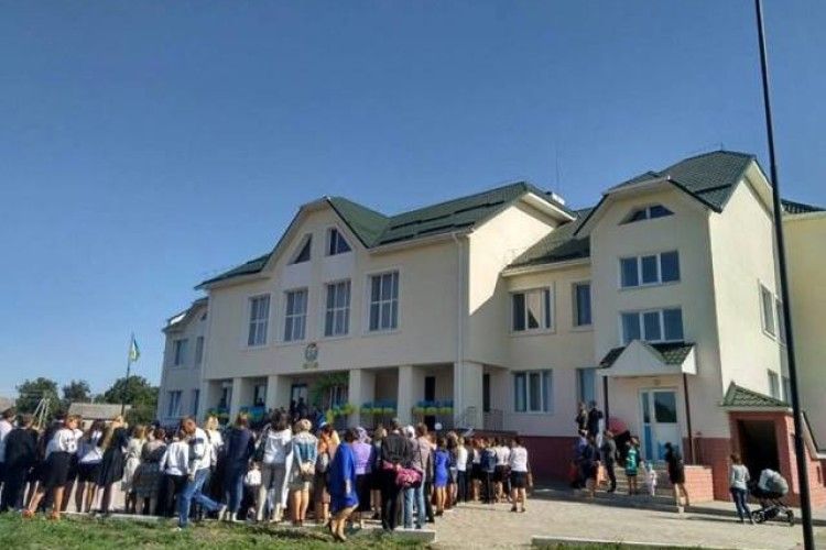 На Рівненщині відкрили школу, на яку чекали 27 років (фото)