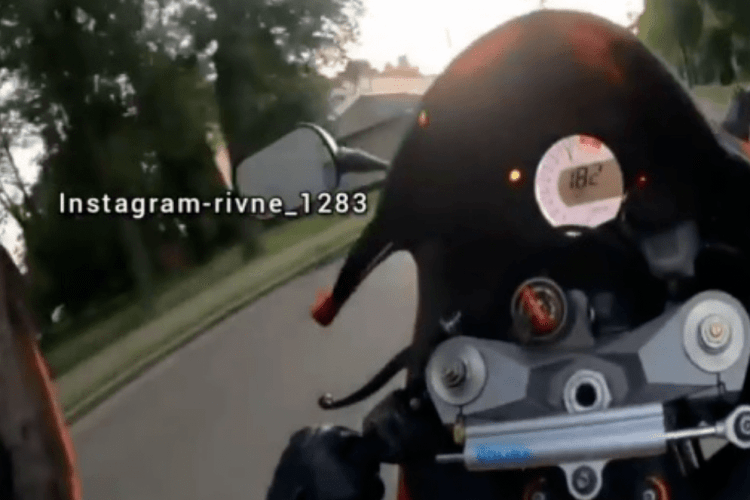 Не відшкребуть: посеред міста мотоцикліст розігнався до 180 км/год і похвалився цим (Відео)