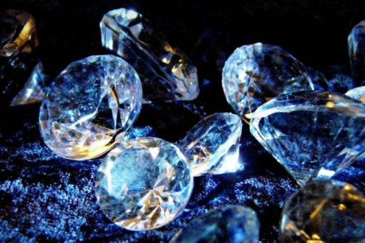 Росіянка везла у трусах діамантів на майже 4 мільйони гривень