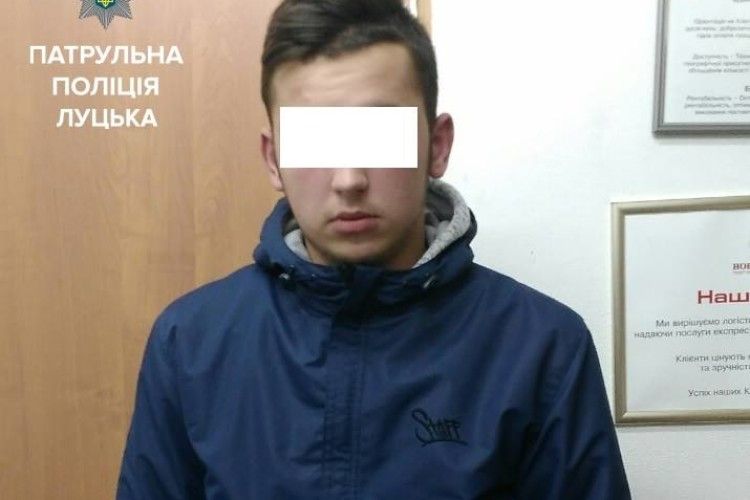 Юний волинянин одержував на пошті чужі «айфони» за підробленими накладними