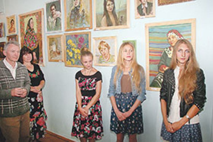 МАЛЮЮТЬ ХЛОПЦІВ ІЗ КРИЛАМИ, А ГЛЯДАЧІ ПИТАЮТЬ, ЧОМУ НЕ З ПИВОМ І СИГАРЕТАМИ?