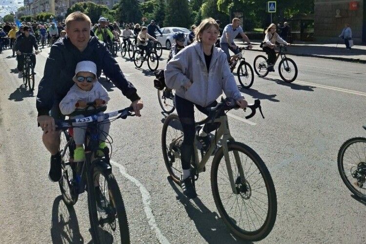 Сьогодні обласний центр Волині нагадував водночас європейське і китайське місто