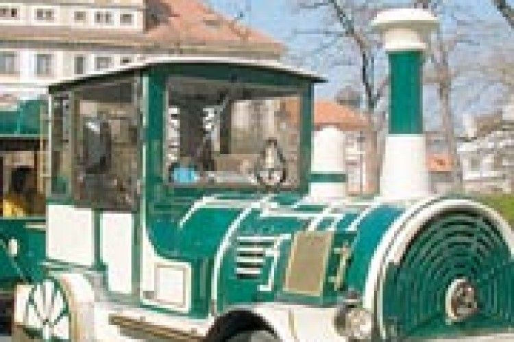 ІМПРЕЗИ: Микола Комаровський дарує лучанам «Миттєвості чеської весни»