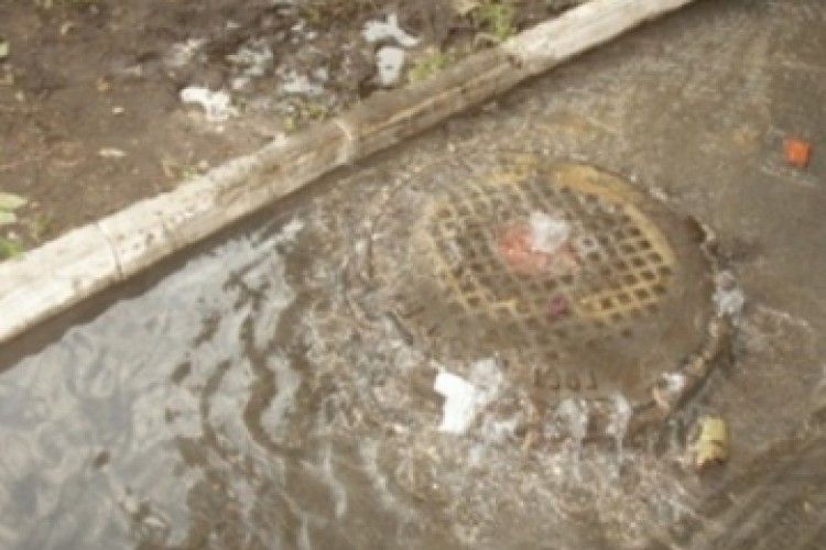 Лучани скаржаться на дощову каналізацію