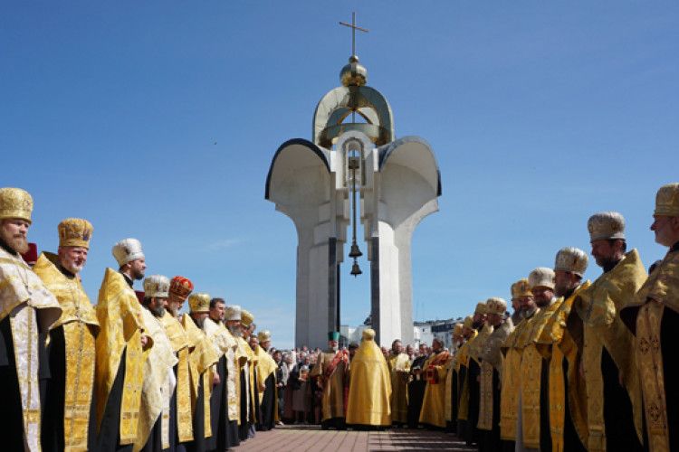 Під Волинською ОДА страйкують священики (фото- та відеорепортаж)