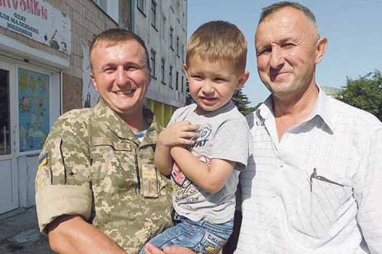 У послужному списку Дмитра Капітули 45 стрибків із парашутом, попереду — знову війна на Донбасі