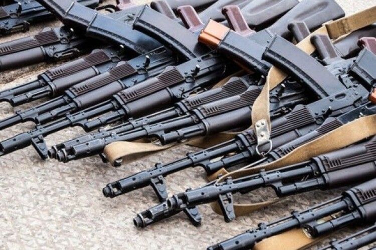 В Україні торік добровільно здали майже 4 тисячі одиниць зброї