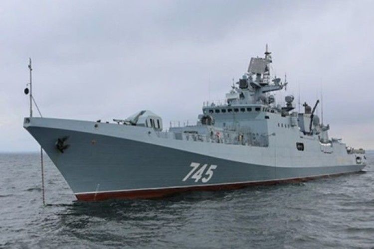 Що російський фрегат з крилатими ракетами забув посеред Середземного моря?