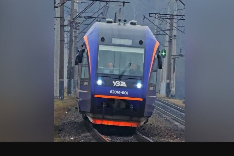 З Львівщини на Волинь і Рівненщину їздить експериментальний рейковий автобус