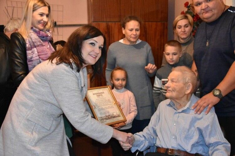 Жителя Луцька Михайла Алексєєвцева привітали із 100-літтям
