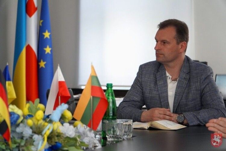 Мер волинського міста планує поїздку на схід до військових: можна передати воїнам посилку