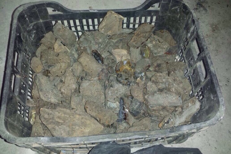 На Волині в підпільних цехах вилучено близько 200 кг бурштину (Фото)