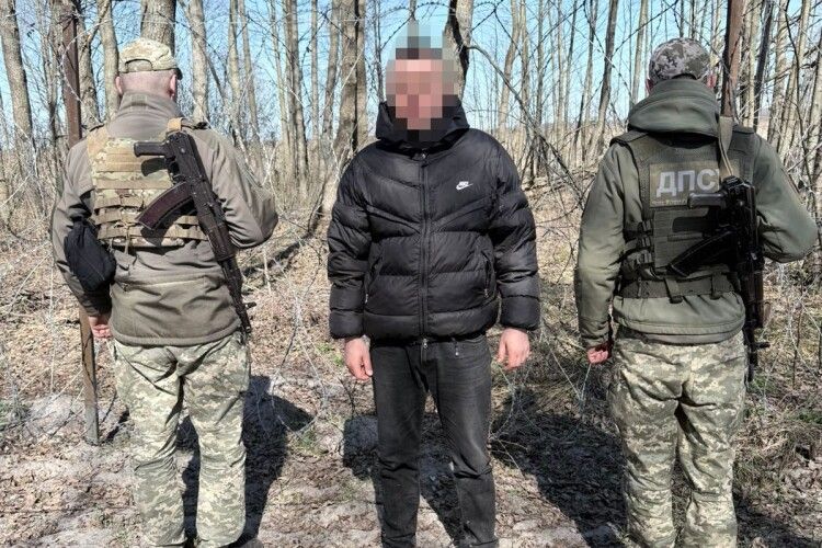 Двоє чоловіків намагалися втекти з України через волинські ліси
