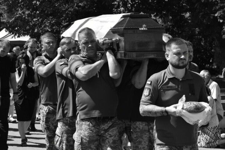 У Луцьку провели в останню дорогу загиблого Героя