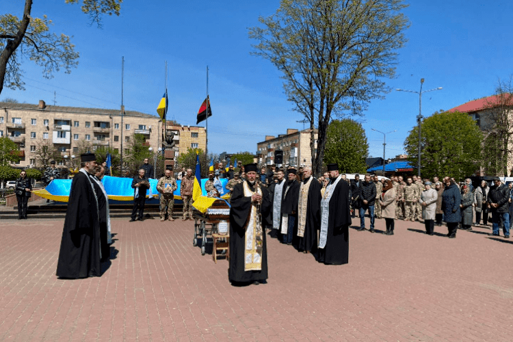 На Рівненщині провели в останню дорогу Героя, який загинув на Донеччині (Фото)