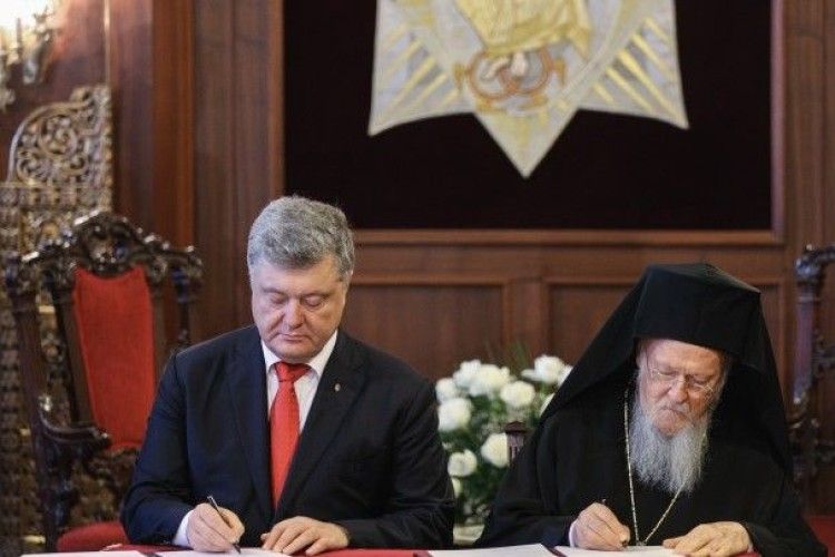Порошенко і Варфоломій підписали угоду про співпрацю