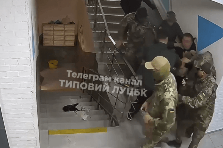 Омбудсмен вимагає розслідування через силове затримання чоловіків у Луцьку та Нововолинську (Відео)