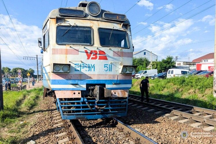 У Рівному 88-річна бабуся переходила колії і потрапила під потяг 