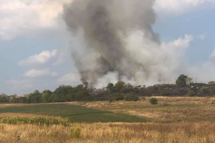 На Горохівщині чоловік повідомив у поліцію, що на село насувається дим