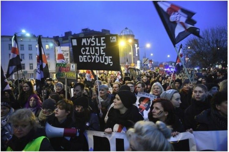 У Польщі «Чорний протест» і «Біла п’ятниця»