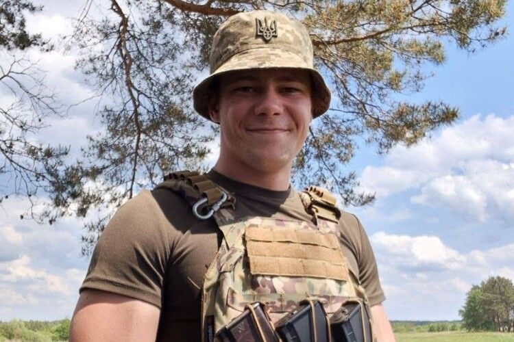 Рубає дрова та будує дім: на Волині прикордонник після ампутації руки ламає всі стереотипи