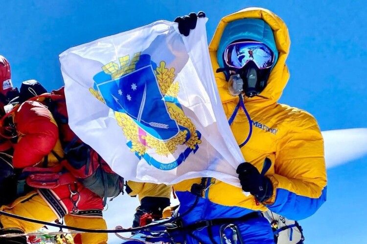 Альпіністка, яка піднялась на Еверест, запрошує волинян на благодійні туристичні вечорниці